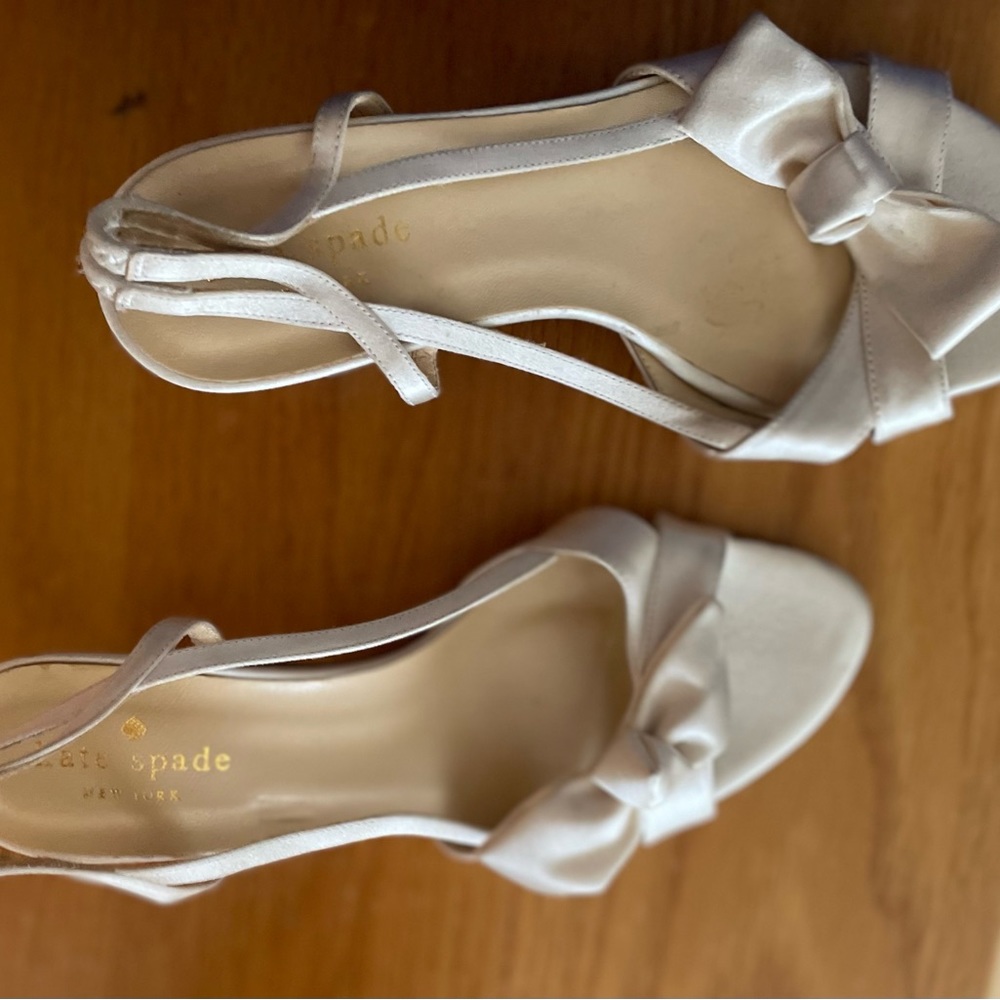 NWT. Katy spade girls sandals cream . Made in Italy. . Size 6